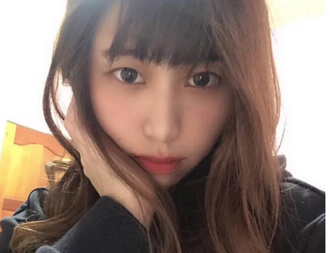 《台湾情侣泄密》周末出来兼职赚零花钱的美女校花遭曝光
