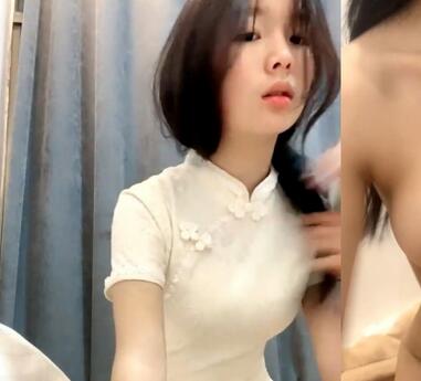 娃娃脸清纯嫩妹【贤宝】下海捞钱，发育不错，美乳翘臀，各种露脸