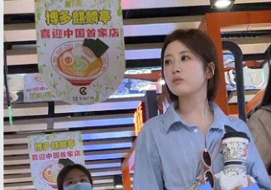 【KKCD㊙️】3208-抄底穿洞洞鞋的灰色腿袜小姐姐