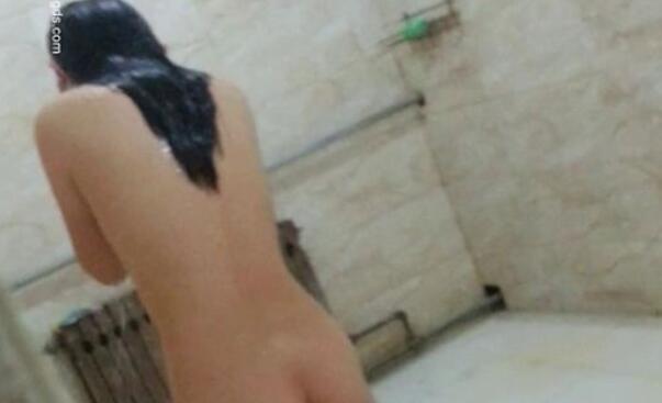 ❤️【闯拍】闯入大学女浴室拍学生洗澡换衣服
