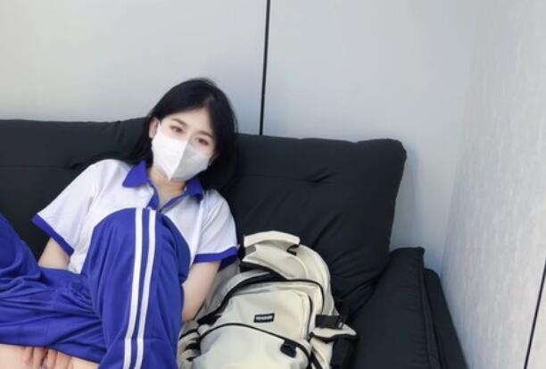 【青春校服】萌崽儿 – 老板的高中女儿沦为性爱玩物，吃完春药超主动骑坐