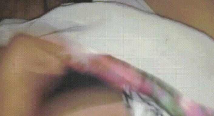 两位陪酒小姐被黑道大哥在KTV的包厢里强上