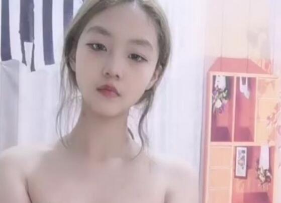 ⭐ 精剪裸舞【D乳萝莉】清纯嫩妹 全裸骚舞