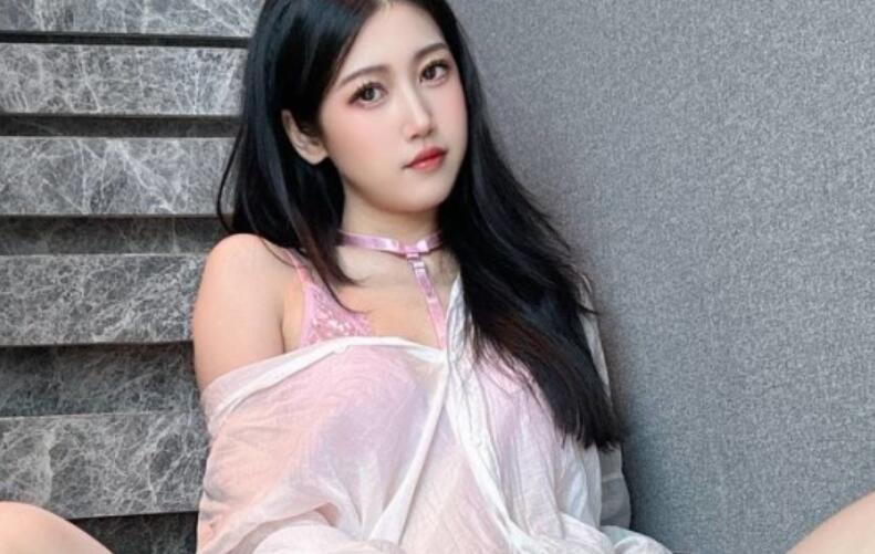 极品高颜值美女大学生被金主调教主动乖乖配合舌舔jb