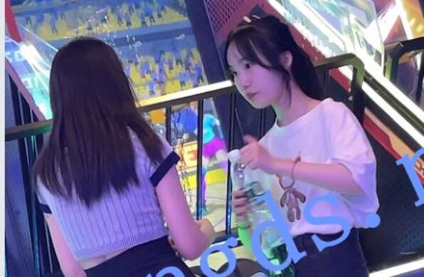 【KKCD㊙️】3223-精神姐妹一起打篮球一起被抄底