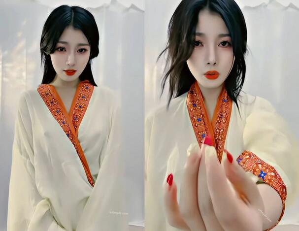 【高颜反差美少女】，抖音风艺校才女【杨晓花】定制露脸福利，现代古风各种裸舞，又美又欲，值得一看(24V)