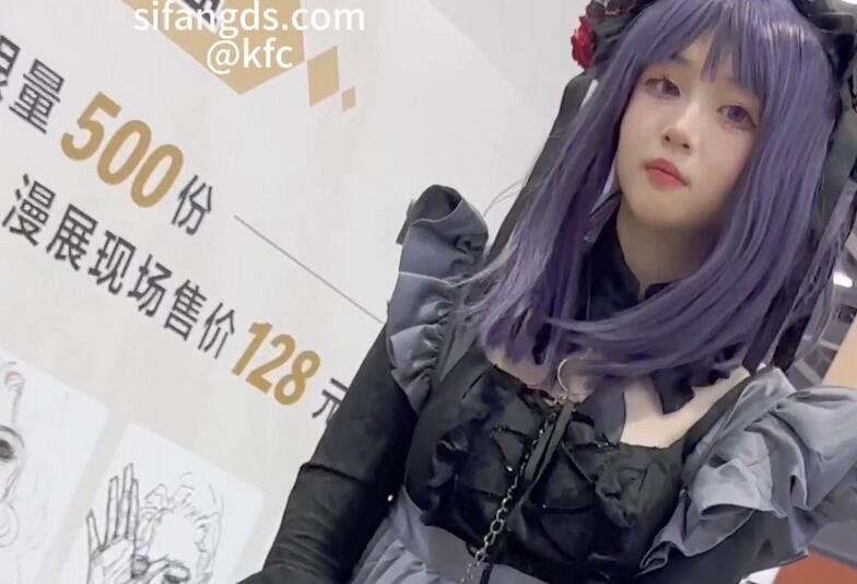 【KFC】女仆COSER独自逛街拍照。黑丝袜黄色窄内前后CD