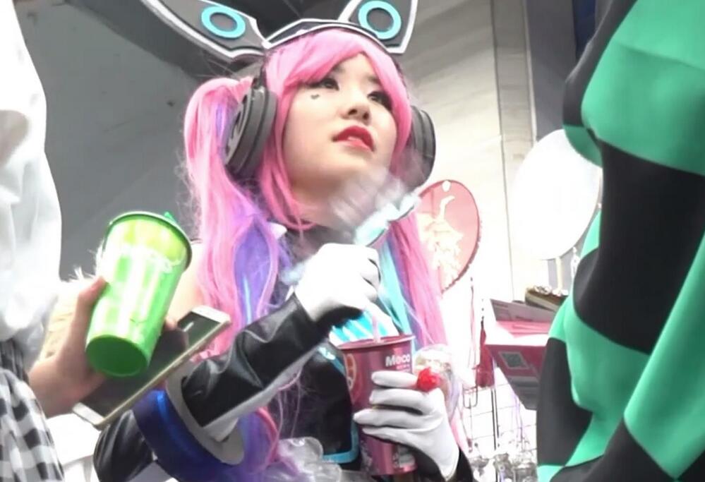 【xxn-142】安琪拉cos小姐姐逛街..卡通内多次弯腰前后拍