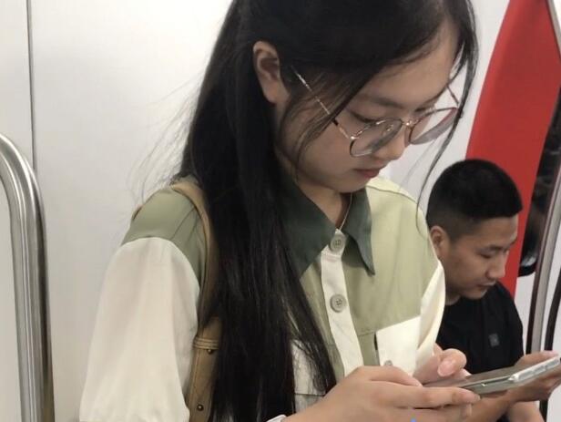 【TKCD】182.开闪掀裙子抄底可爱长裙小姐姐