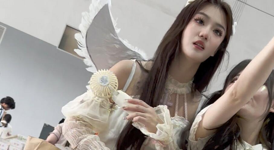 【KFC】天使洛丽塔萌妹·白丝黑内坐镜头·闺蜜助攻劝说坐镜头