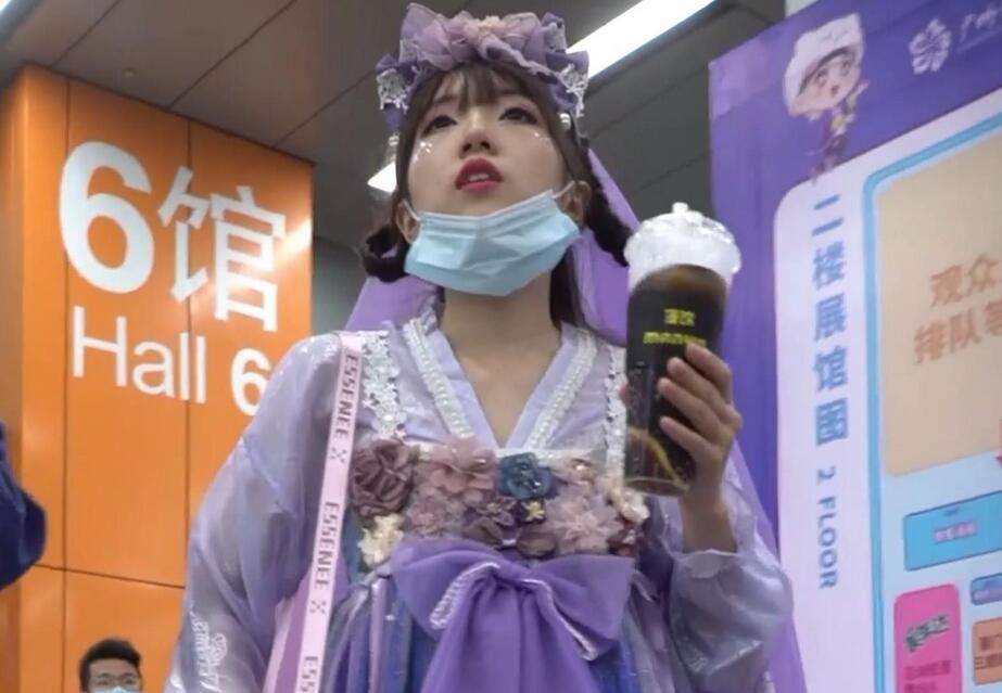 【xxn-146】紫色国风花裙美女..花纹白丝袜配无痕卡通内