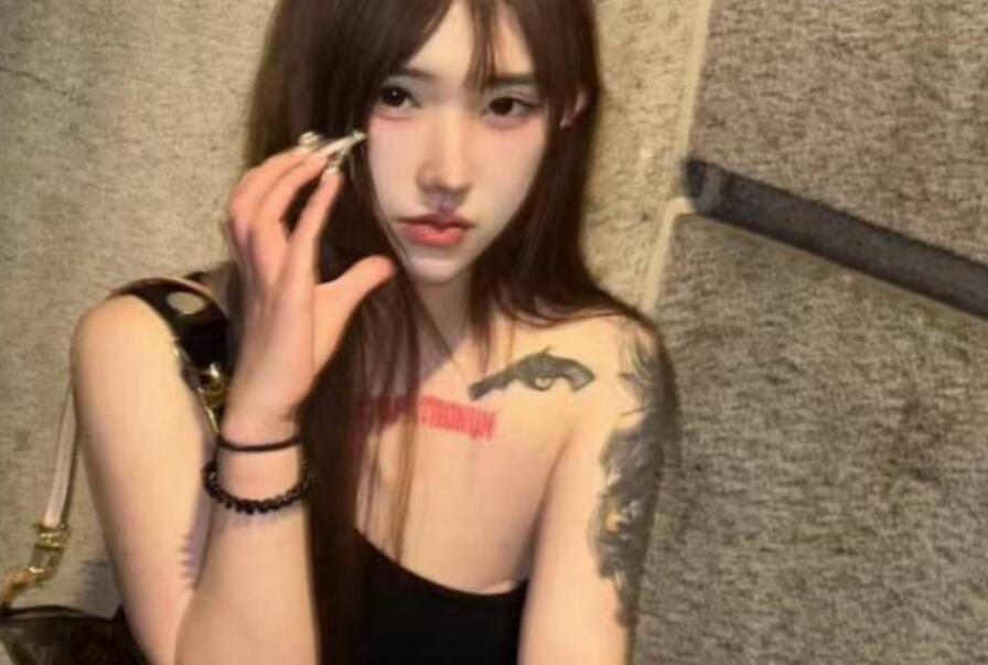 收费群粉丝❤️牛战士❤️投稿，炮王全国寻操多年约炮整理-上海花腿母狗，黑丝3P
