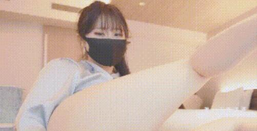 性感人妻网红女神『Nana_taipei』请享用你的肛塞夹心蜜桃臀，极品颜值身材