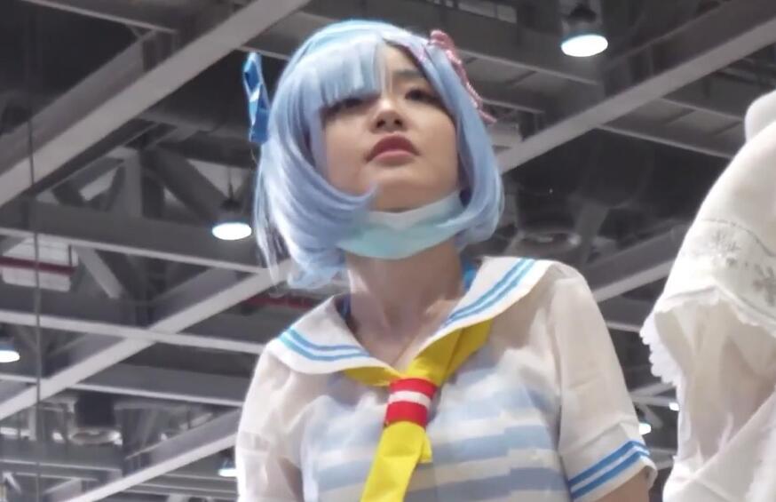 【xxn-240】蕾姆泳装小姐姐..逛摊位多次弯腰被CD条纹内