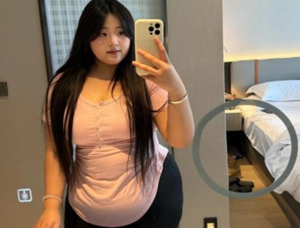 ❣️推荐❣️抖音肥臀靓妹【小妖精】巨乳巨臀，榜一大哥的小牙签根本插不到底14V